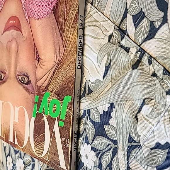 Vintage Vogue Magazine December 1977 - Picture 2 of 3